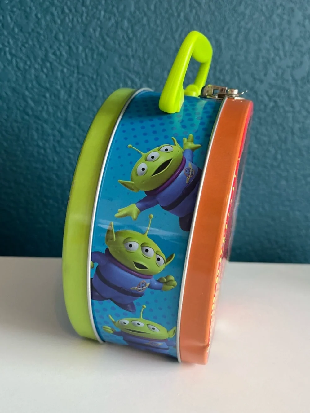 Disney Pixar Toy Story 5 Woody Round Tin Box Toothbrush Set Buzz Lightyear Rex